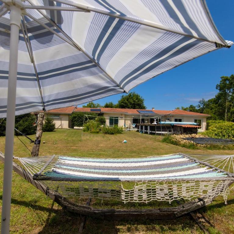 Familiale sur 3000m2 avec piscine - Villa - Vue sur Jardin - 25