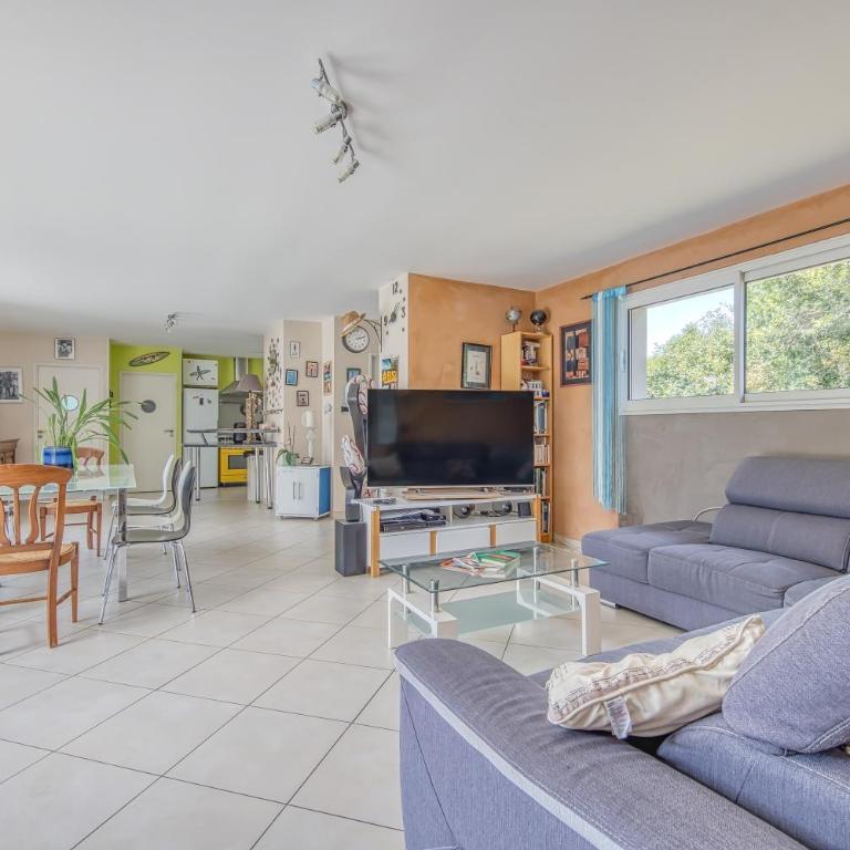 Familiale sur 3000m2 avec piscine - Villa - Vue sur Jardin - 7