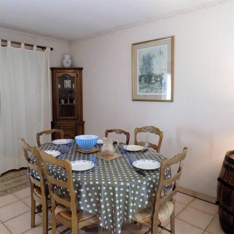 Royan - MAISON de PLAIN-PIED avec jardin clos - QUARTIER RESIDENTIEL - Maison 3 Chambres - 5