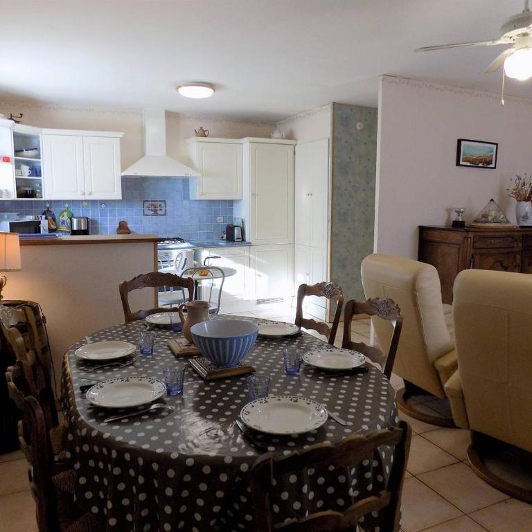 Royan - MAISON de PLAIN-PIED avec jardin clos - QUARTIER RESIDENTIEL - Maison 3 Chambres - 7