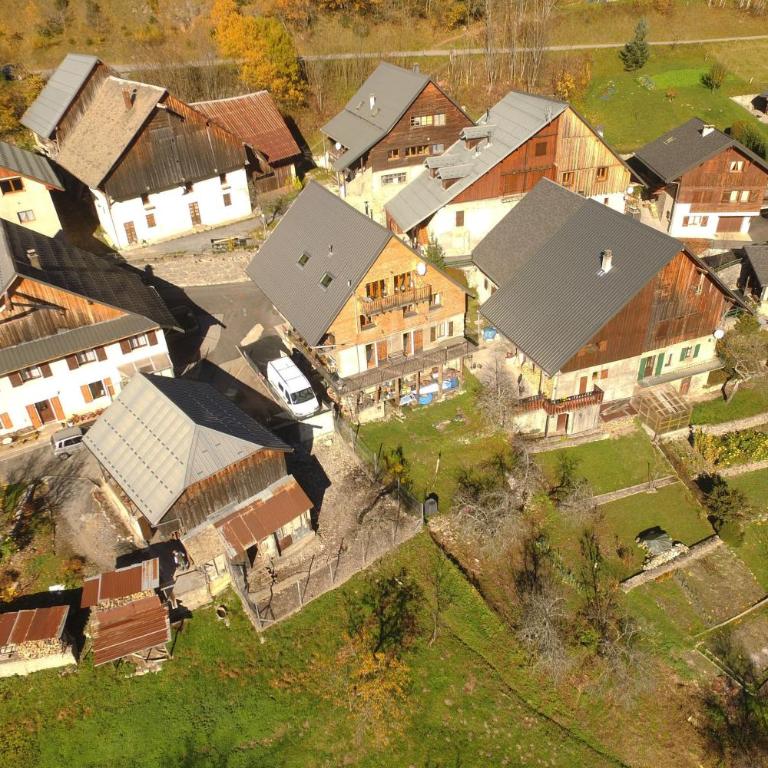 Chalet La Tournette - Two-Bedroom Deluxe Apartment with Garden View - 3