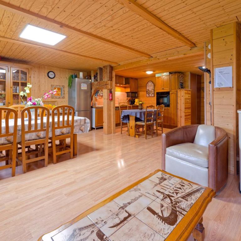 Chalet La Tournette - Two-Bedroom Deluxe Apartment with Garden View - 7