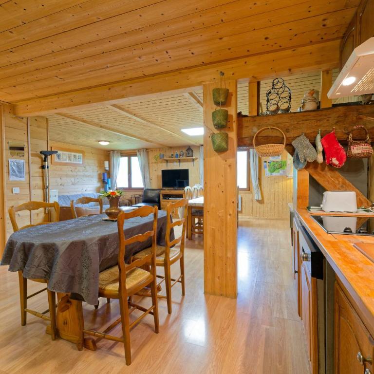 Chalet La Tournette - Two-Bedroom Deluxe Apartment with Garden View - 13