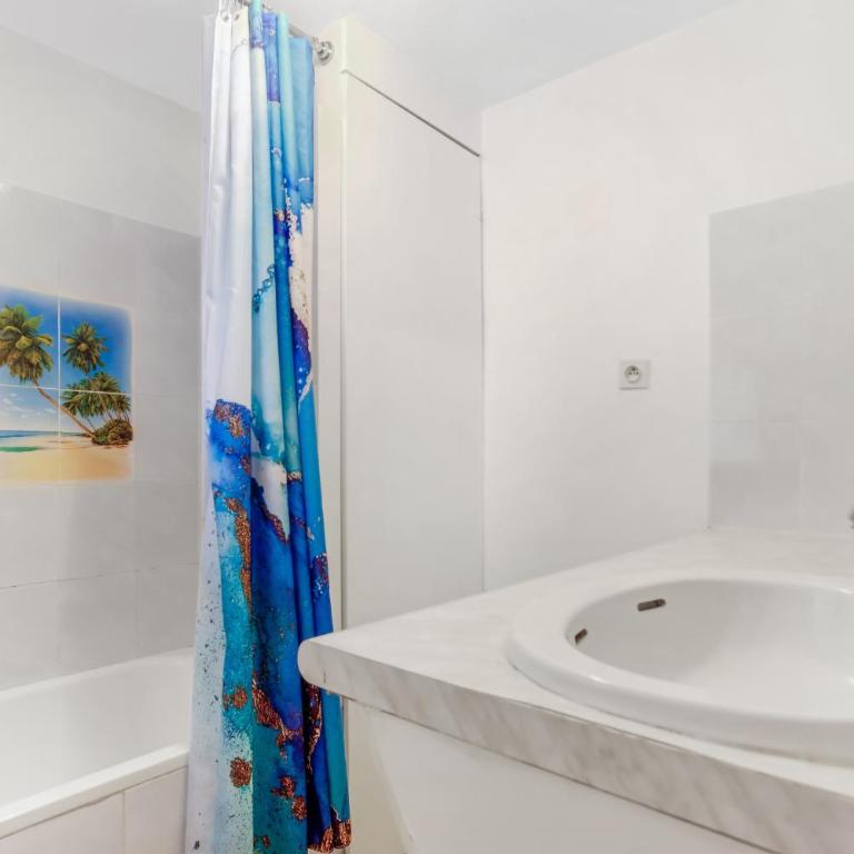 Vue mer dans les collines Cavalaire - Studio Apartment with Sea View - 11