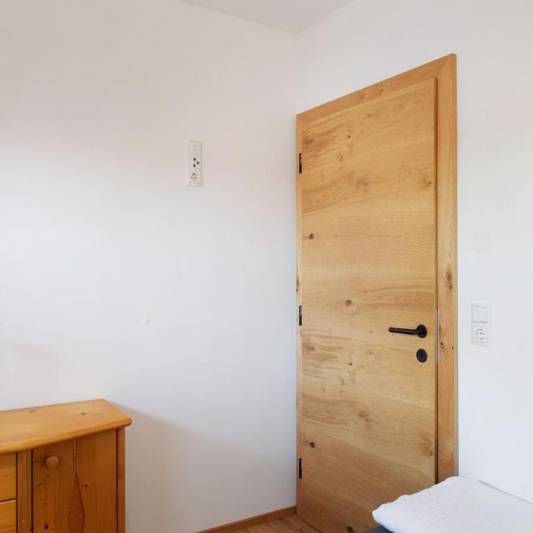 Apartement Ben´s Auszeit Top 4 - Vierbettzimmer mit Dusche - 16