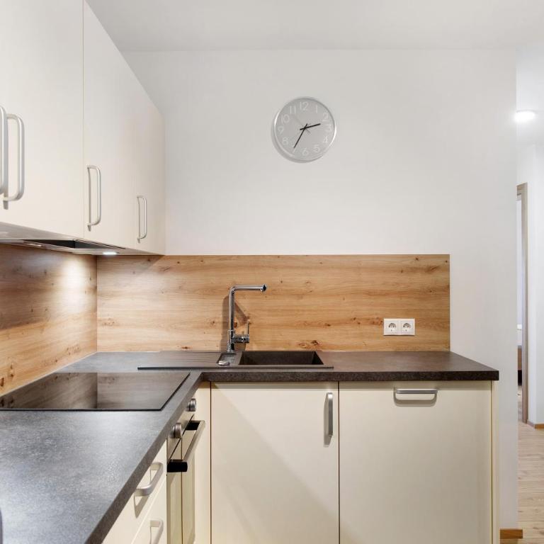 Apartement Ben´s Auszeit Top 4 - Vierbettzimmer mit Dusche - 6
