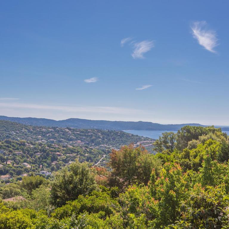 Vue mer dans les collines Cavalaire - Studio Apartment with Sea View - 3
