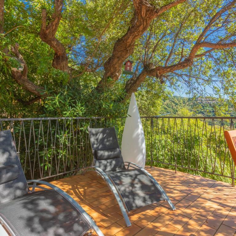 Vue mer dans les collines Cavalaire - Studio Apartment with Sea View - 13