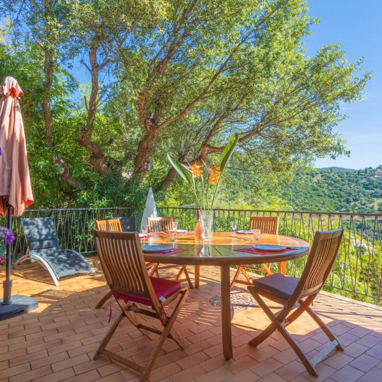 Vue mer dans les collines Cavalaire - Studio Apartment with Sea View - 1