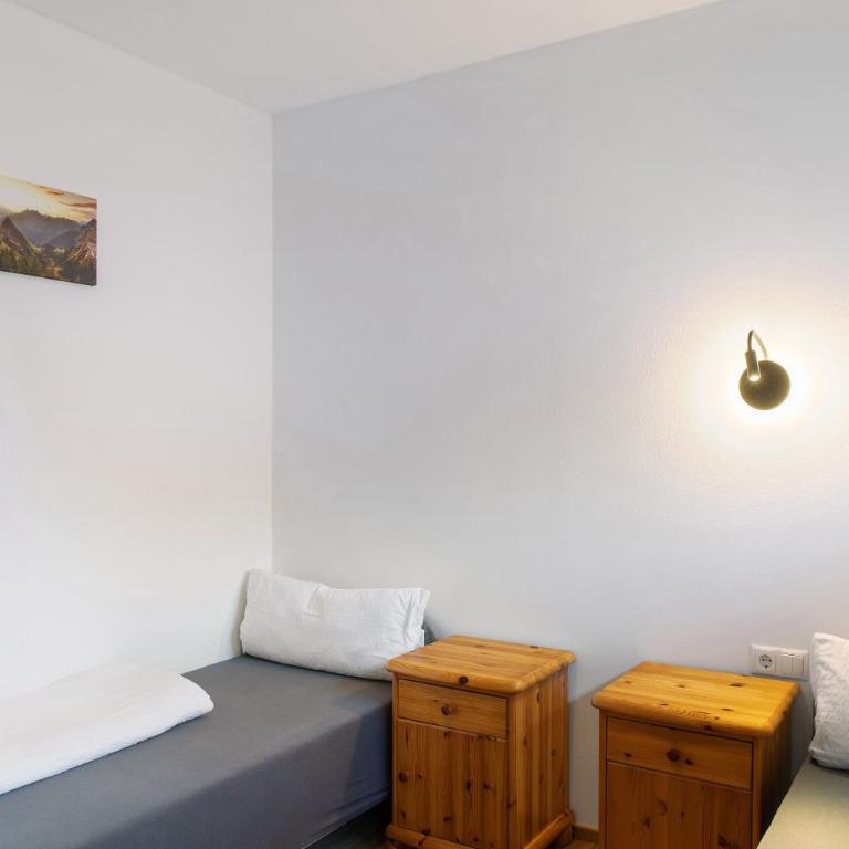 Apartement Ben´s Auszeit Top 4 - Vierbettzimmer mit Dusche - 15