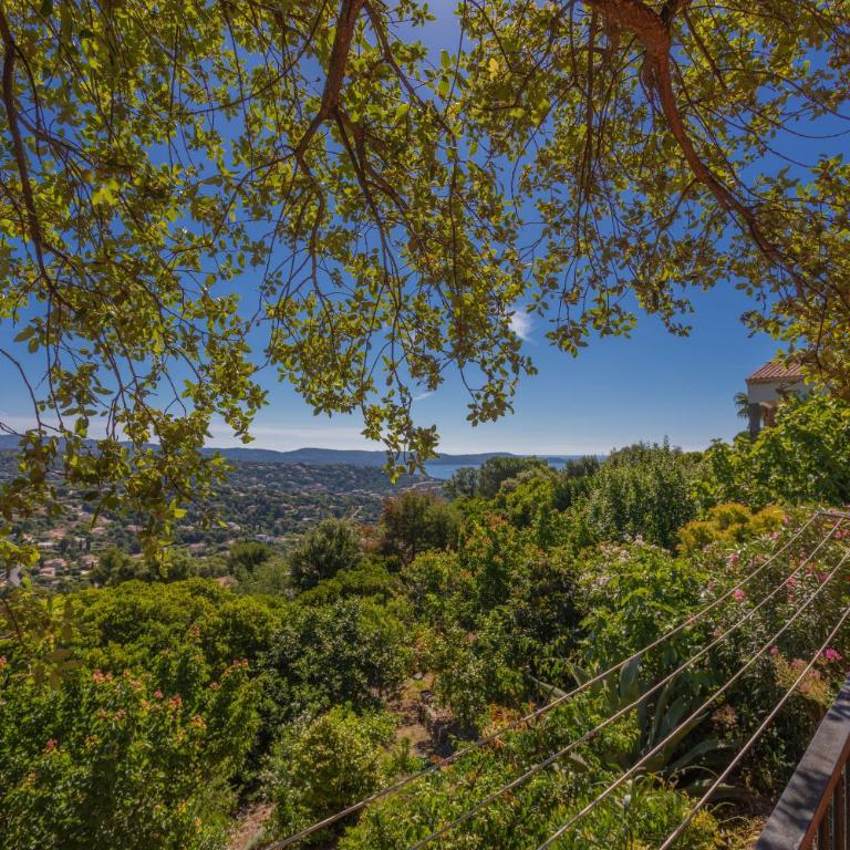 Vue mer dans les collines Cavalaire - Studio Apartment with Sea View - 17
