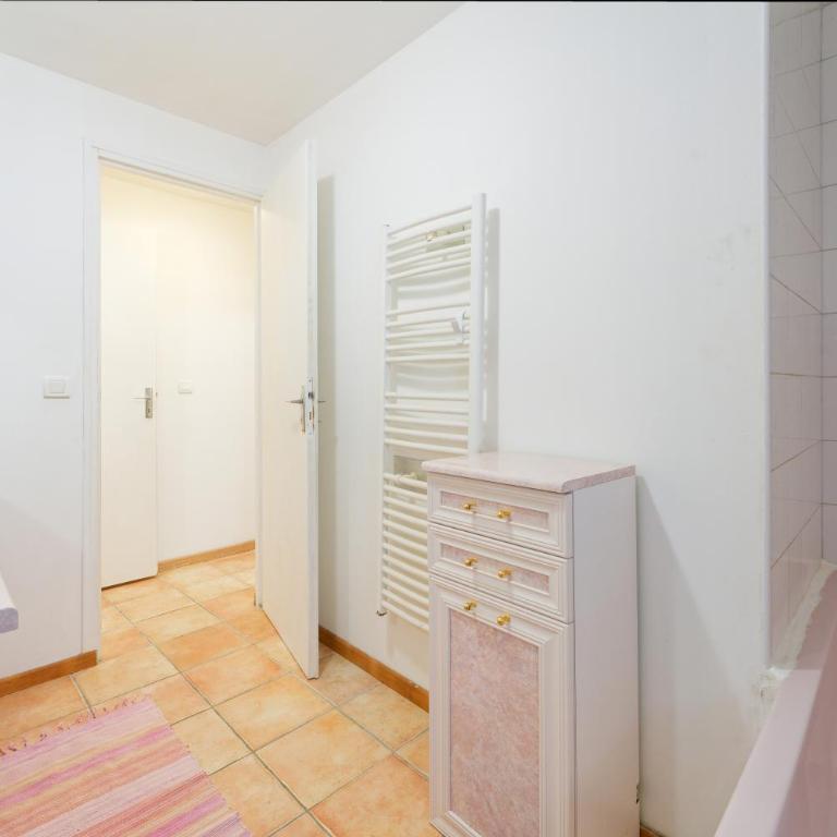 Chalet La Tournette - Two-Bedroom Deluxe Apartment with Garden View - 15