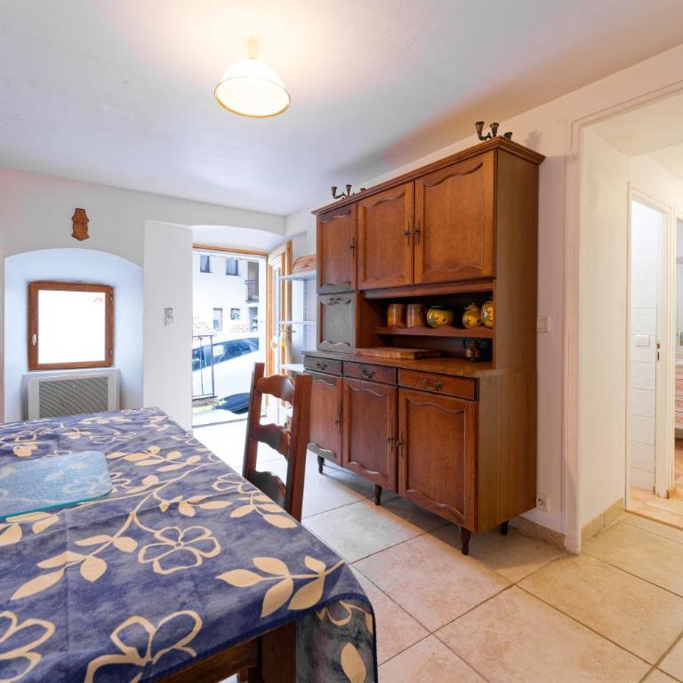 Chalet La Tournette - Two-Bedroom Deluxe Apartment with Garden View - 8