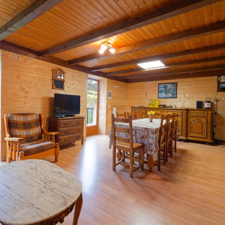 Chalet La Tournette - Two-Bedroom Deluxe Apartment with Garden View - 1