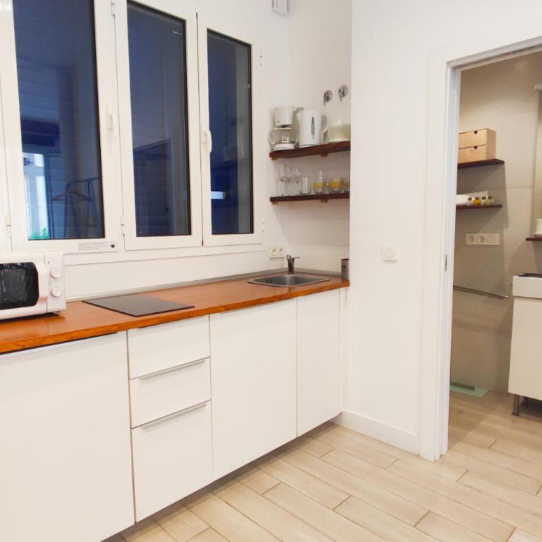 Living4Malaga Skyline Apartments - Apartamento Estudio con bañera de hidromasaje y balcón francés - 3