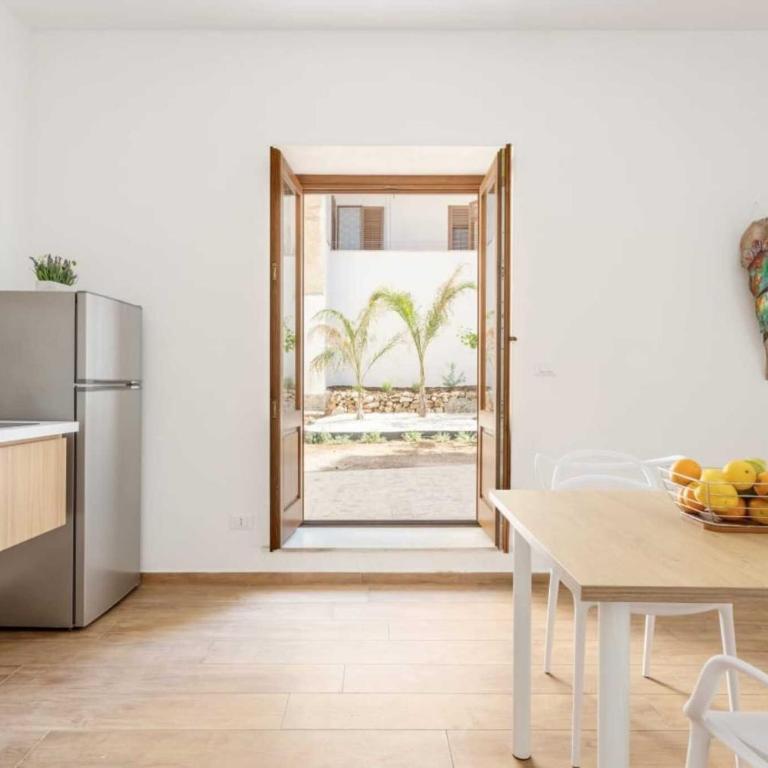 Travel Rooms - Arenella Holidays - One-Bedroom Apartment with Garden View - 10