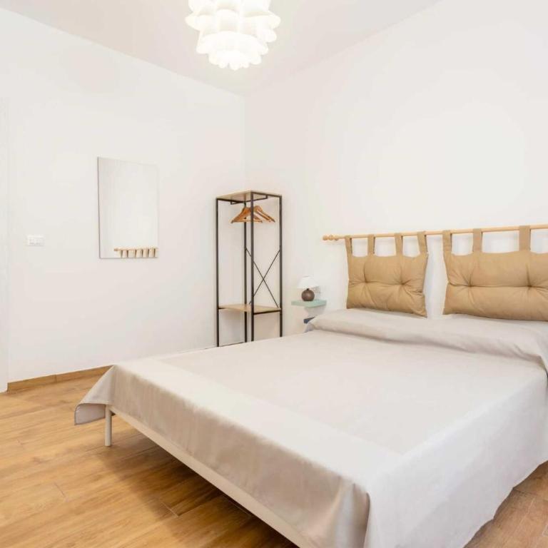 Travel Rooms - Arenella Holidays - One-Bedroom Apartment with Garden View - 1