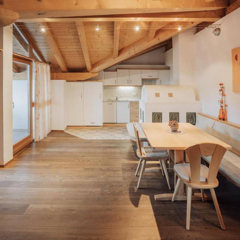 Oberegghof Ferienwohnung Hahnenkamm - Two-Bedroom Deluxe Apartment with Garden View - 2