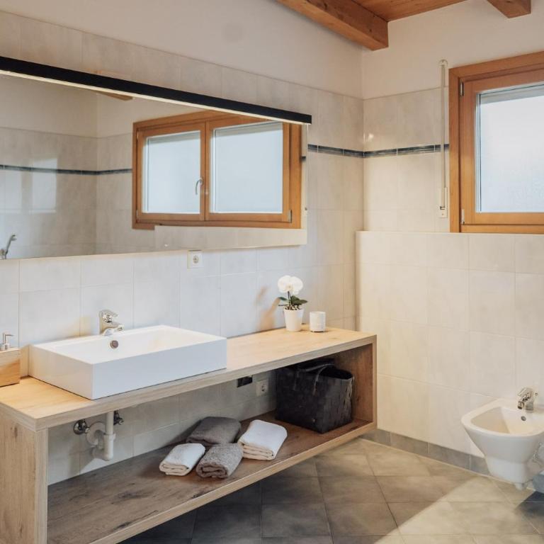 Oberegghof Ferienwohnung Hahnenkamm - Two-Bedroom Deluxe Apartment with Garden View - 13
