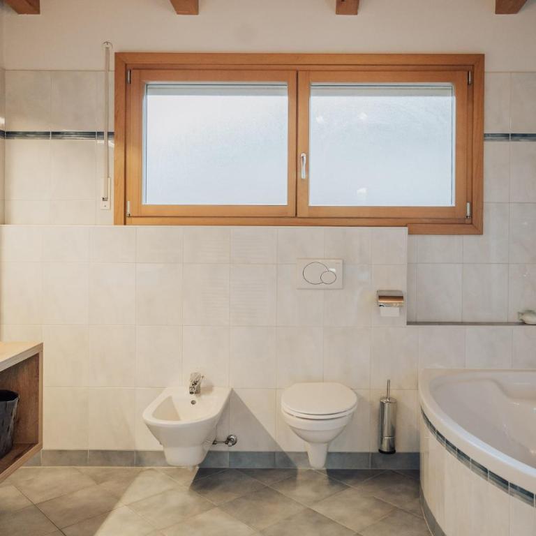 Oberegghof Ferienwohnung Hahnenkamm - Two-Bedroom Deluxe Apartment with Garden View - 14