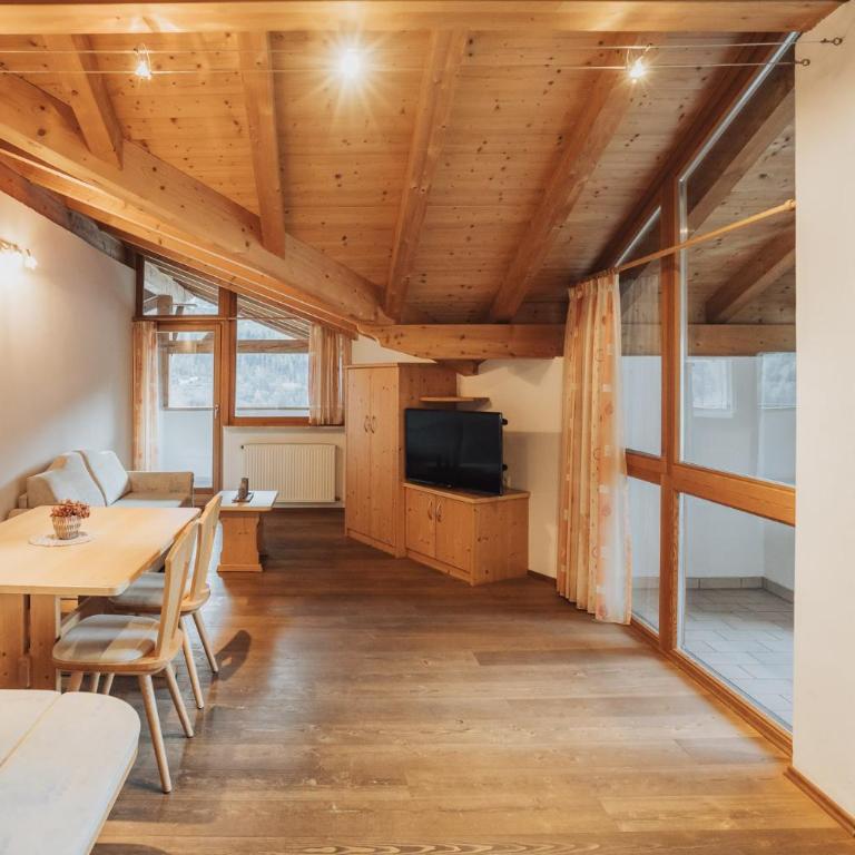 Oberegghof Ferienwohnung Hahnenkamm - Two-Bedroom Deluxe Apartment with Garden View - 7