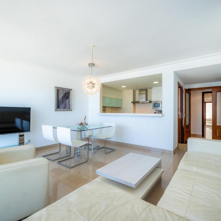 Minimal Ref 9000 - Three-Bedroom Premium Apartment with Balcony - 18