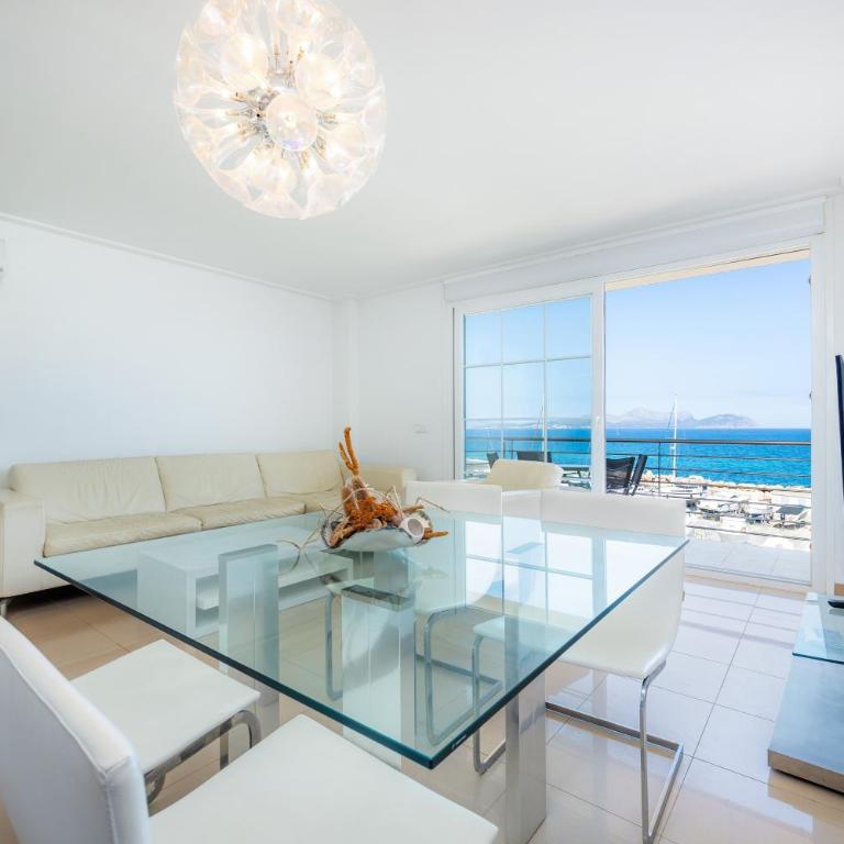 Minimal Ref 9000 - Three-Bedroom Premium Apartment with Balcony - 20