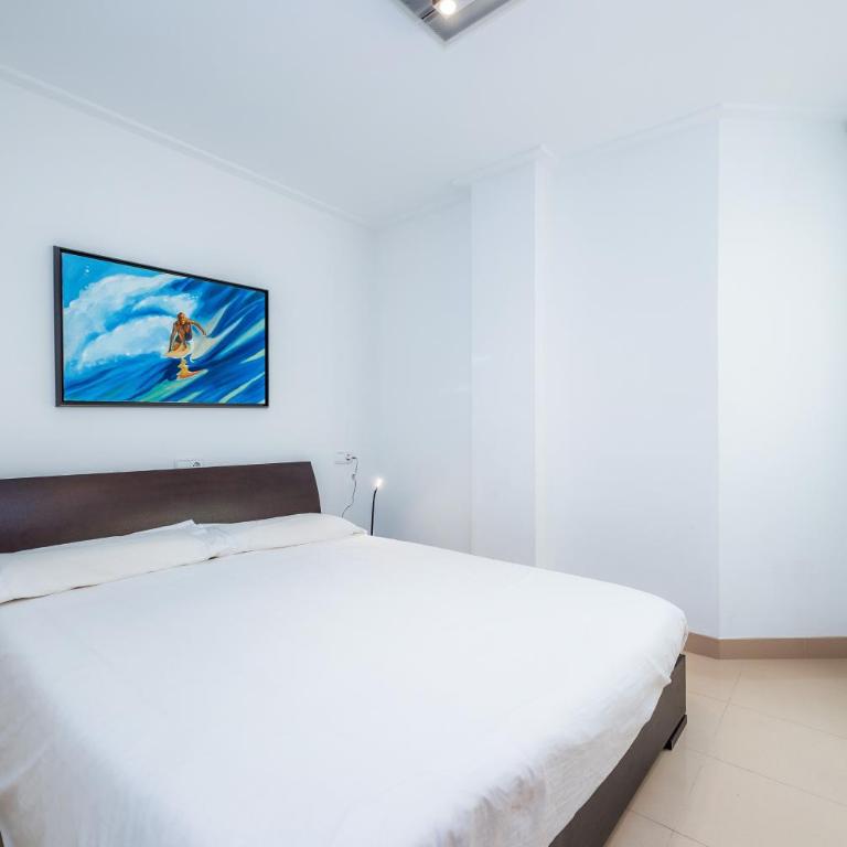 Minimal Ref 9000 - Three-Bedroom Premium Apartment with Balcony - 12