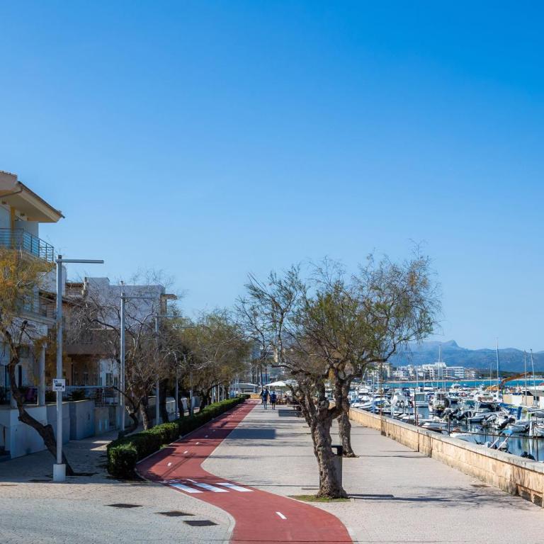 Minimal Ref 9000 - Three-Bedroom Premium Apartment with Balcony - 25