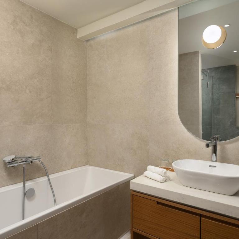 Mövenpick Hotel & Residences Teuta Kotor Bay - Classic Double Room with Sea View - 5