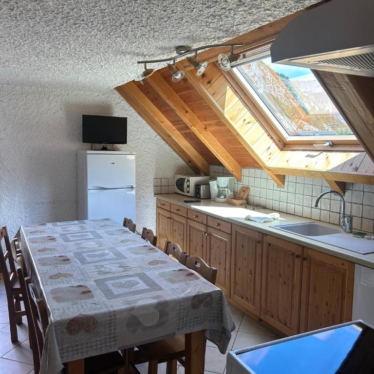 Chalet Moulinot - Appartamento Deluxe con 2 Camere da Letto e Vista Giardino - 4