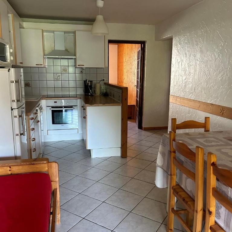Chalet Moulinot - Appartamento con 3 Camere da Letto e Vista Montagna - 1