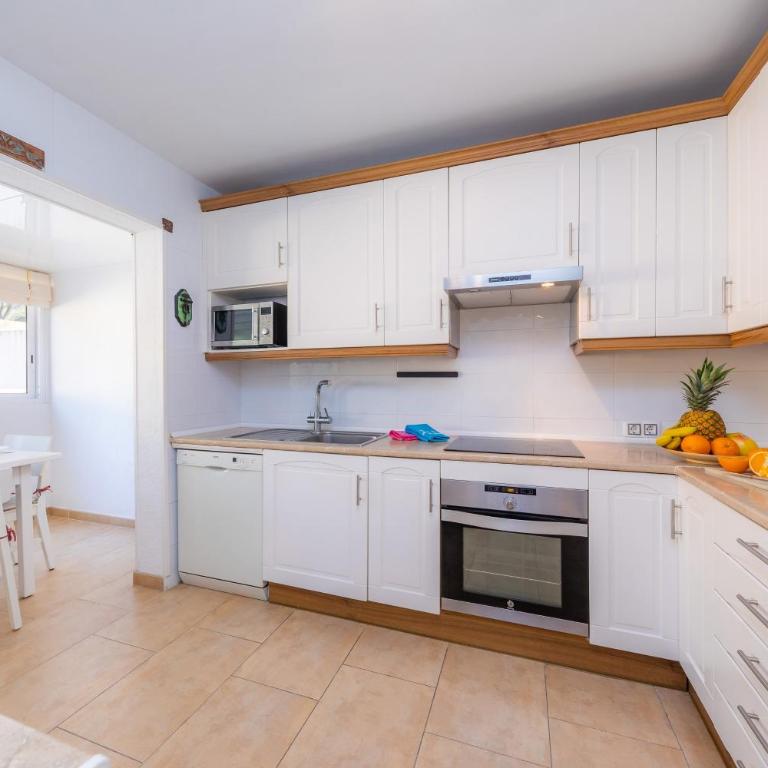 Can Bennasar - Three-Bedroom House - 14