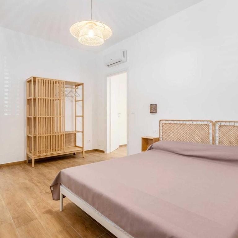 Travel Rooms - Arenella Holidays - One-Bedroom Apartment with Garden View - 1