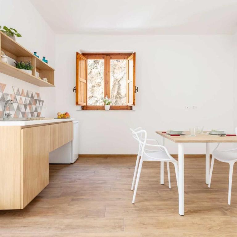 Travel Rooms - Arenella Holidays - One-Bedroom Apartment with Garden View - 14