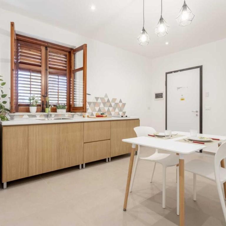 Travel Rooms - Arenella Holidays - Superior One-Bedroom Apartment with Balcony - 2