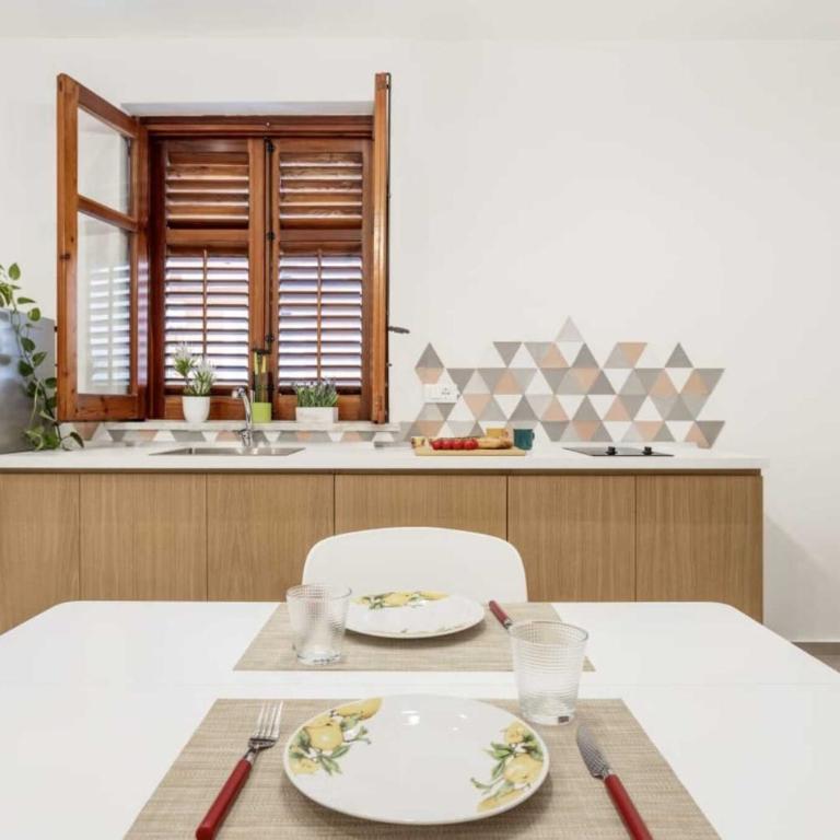 Travel Rooms - Arenella Holidays - Superior One-Bedroom Apartment with Balcony - 4