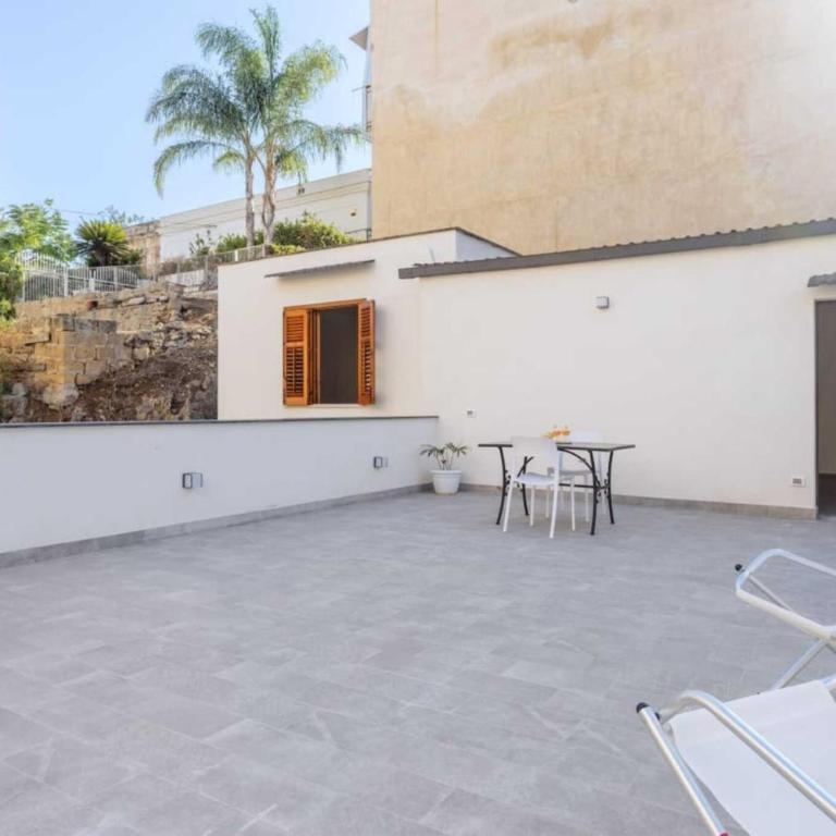 Travel Rooms - Arenella Holidays - Superior One-Bedroom Apartment with Balcony - 1