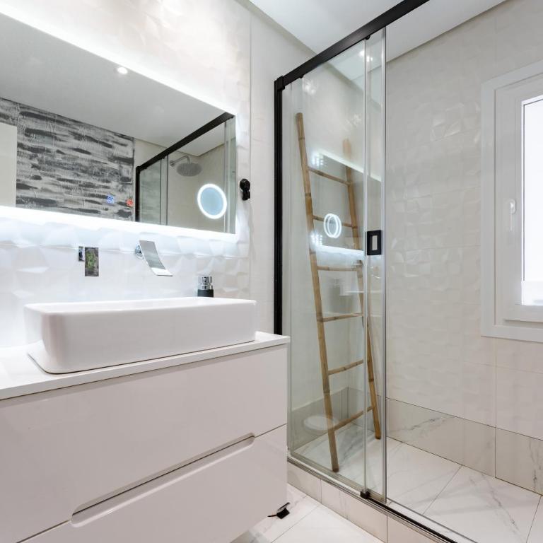 Beautiful frontline apartment - Superior One-Bedroom Apartment with Balcony - 10