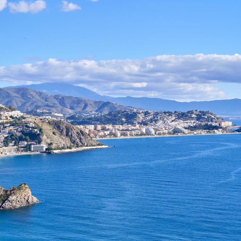 Vista al Mar - Two-Bedroom Deluxe Apartment with Ocean View - 3