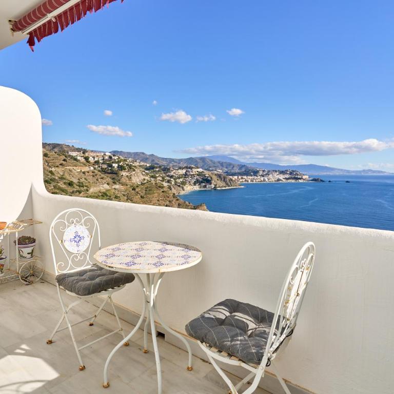 Vista al Mar - Two-Bedroom Deluxe Apartment with Ocean View - 2