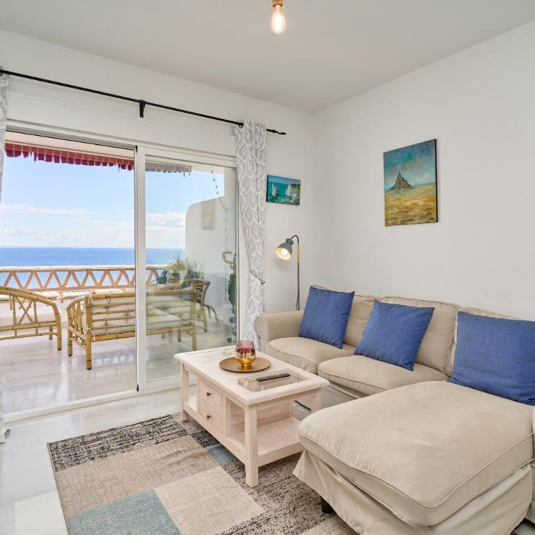 Vista al Mar - Two-Bedroom Deluxe Apartment with Ocean View - 1