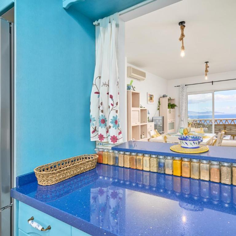 Vista al Mar - Two-Bedroom Deluxe Apartment with Ocean View - 11