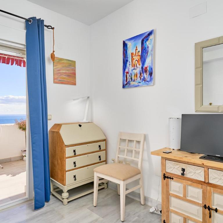 Vista al Mar - Two-Bedroom Deluxe Apartment with Ocean View - 18