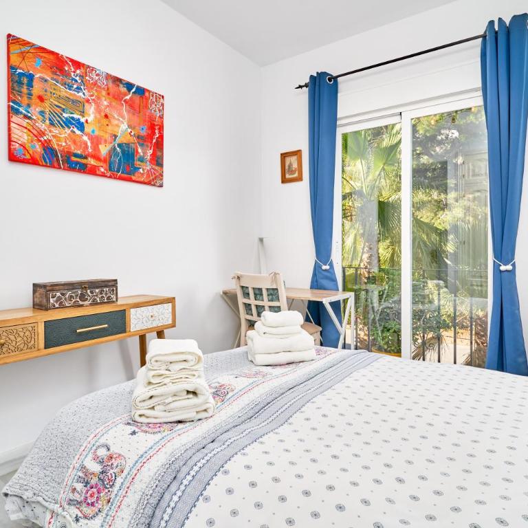 Vista al Mar - Two-Bedroom Deluxe Apartment with Ocean View - 23