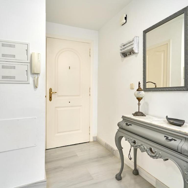 Vista al Mar - Two-Bedroom Deluxe Apartment with Ocean View - 27