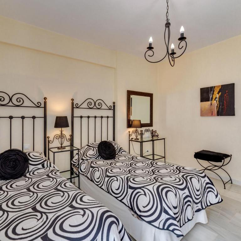 Beachside Puerto Banus Luxury Aprt3 - Two-Bedroom Deluxe Apartment with Garden View - 23
