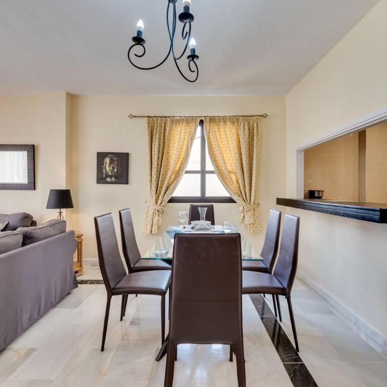 Beachside Puerto Banus Luxury Aprt3 - Two-Bedroom Deluxe Apartment with Garden View - 10