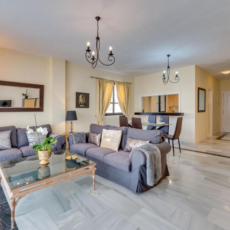 Beachside Puerto Banus Luxury Aprt3 - Two-Bedroom Deluxe Apartment with Garden View - 4