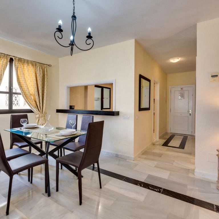 Beachside Puerto Banus Luxury Aprt3 - Two-Bedroom Deluxe Apartment with Garden View - 12